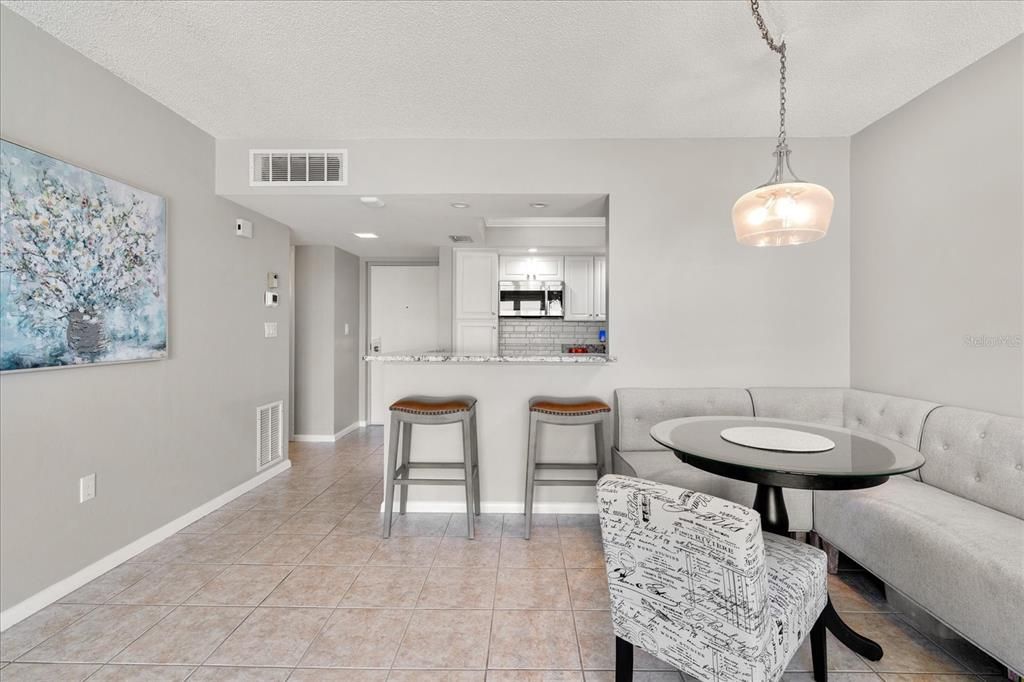 Active With Contract: $199,900 (1 beds, 1 baths, 745 Square Feet)