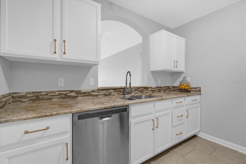 For Sale: $225,000 (2 beds, 2 baths, 1045 Square Feet)