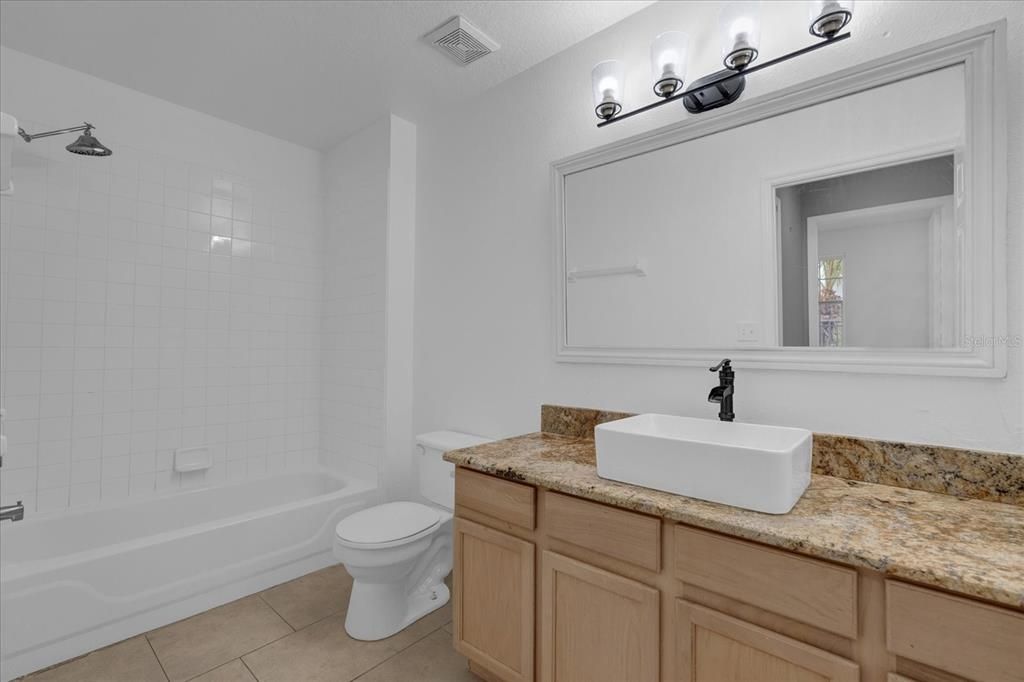 For Sale: $225,000 (2 beds, 2 baths, 1045 Square Feet)