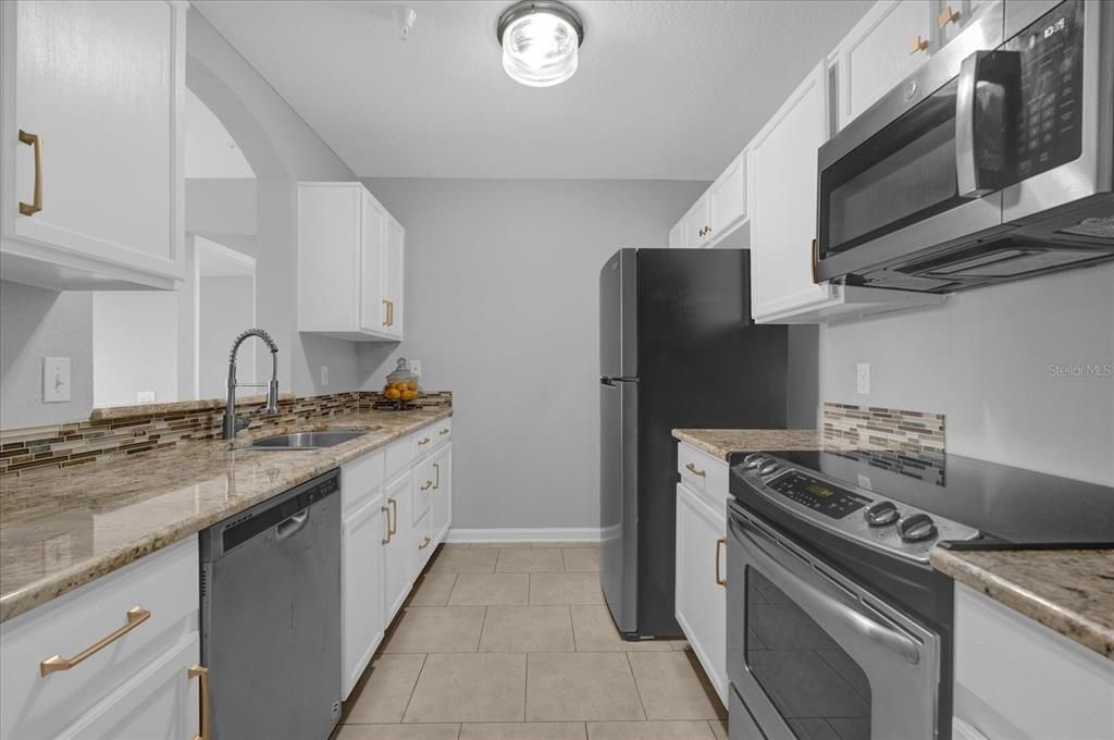 For Sale: $225,000 (2 beds, 2 baths, 1045 Square Feet)