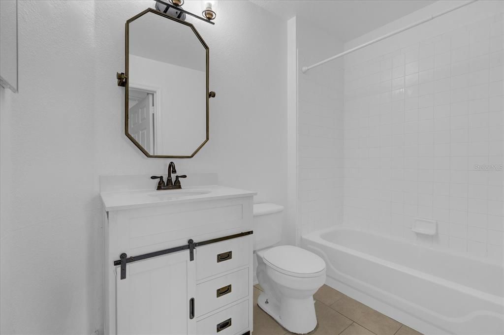 For Sale: $225,000 (2 beds, 2 baths, 1045 Square Feet)