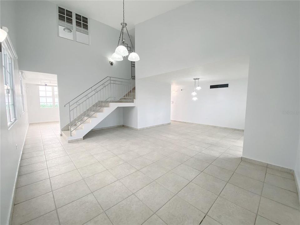 En Renta: $6,100 (4 camas, 4 baños, 3500 Pies cuadrados)