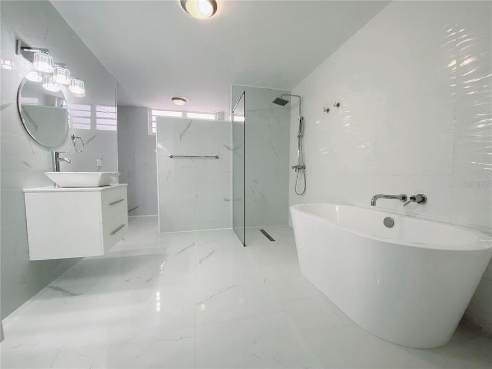 En Renta: $6,100 (4 camas, 4 baños, 3500 Pies cuadrados)