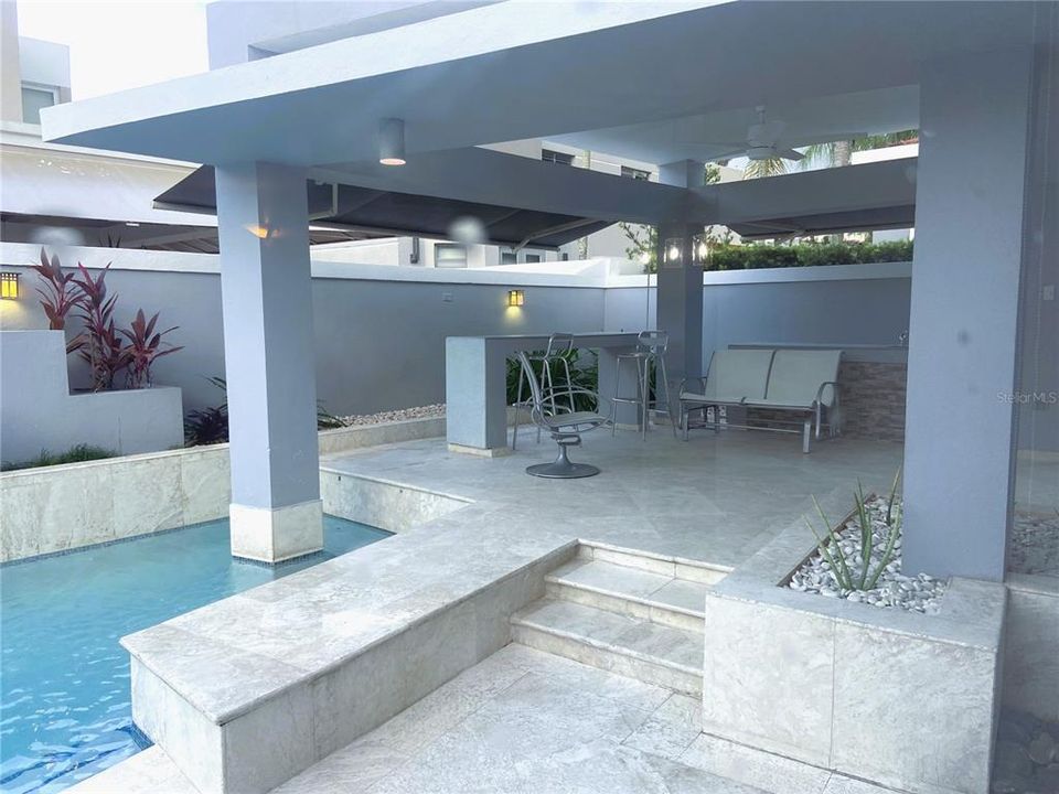 En Renta: $6,100 (4 camas, 4 baños, 3500 Pies cuadrados)