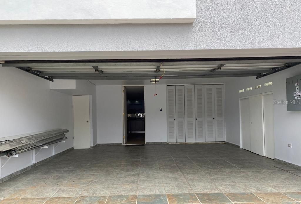 En Renta: $6,100 (4 camas, 4 baños, 3500 Pies cuadrados)