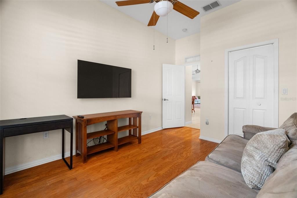 Active With Contract: $299,900 (2 beds, 2 baths, 1404 Square Feet)