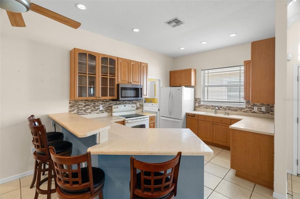 Active With Contract: $299,900 (2 beds, 2 baths, 1404 Square Feet)