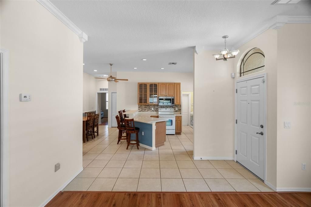 Active With Contract: $299,900 (2 beds, 2 baths, 1404 Square Feet)