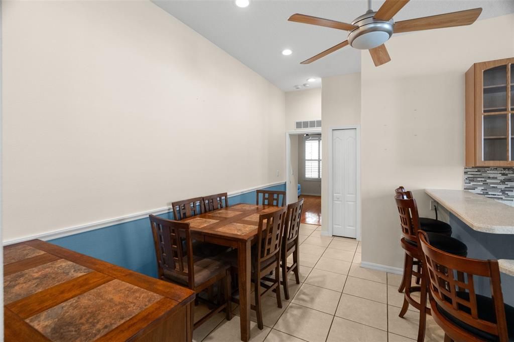 Active With Contract: $299,900 (2 beds, 2 baths, 1404 Square Feet)