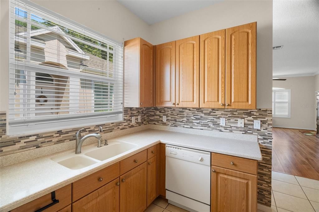 Active With Contract: $299,900 (2 beds, 2 baths, 1404 Square Feet)