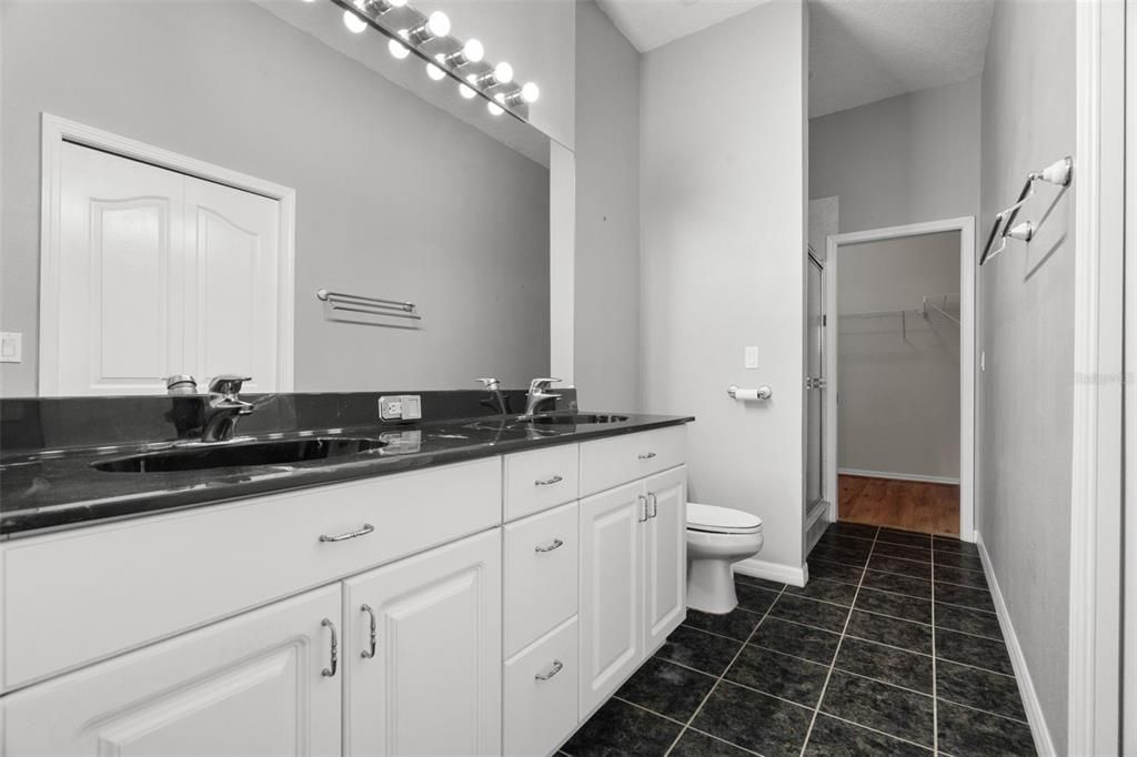 Active With Contract: $299,900 (2 beds, 2 baths, 1404 Square Feet)