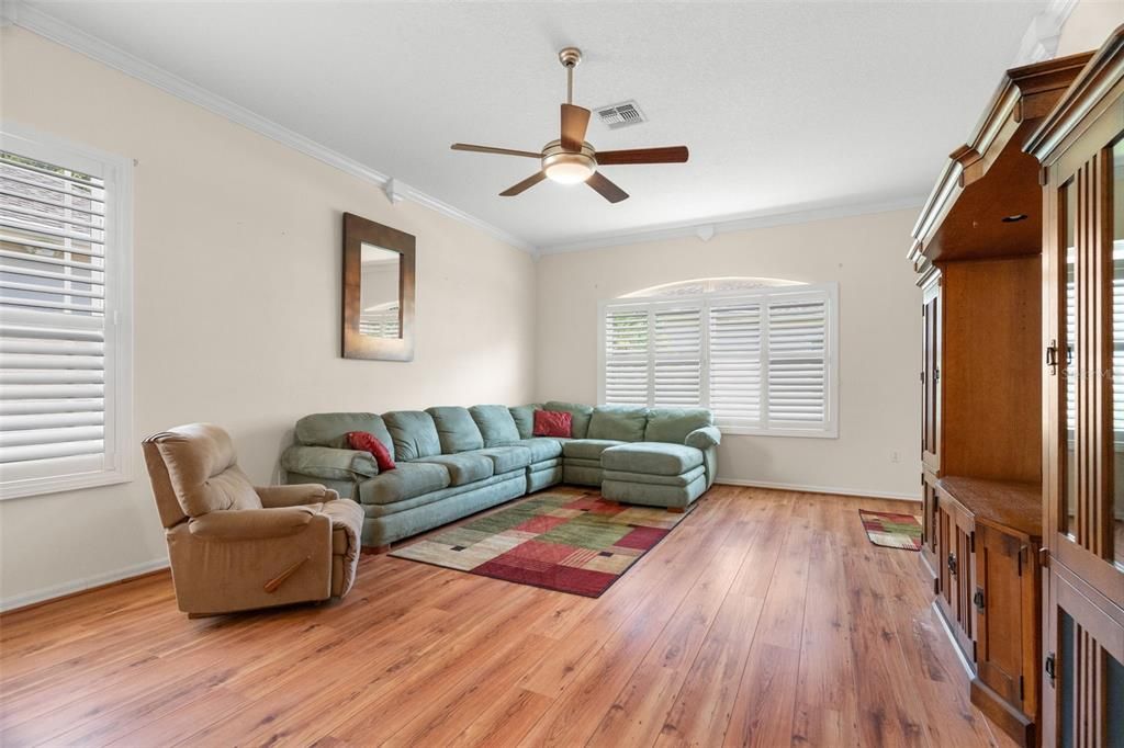 Active With Contract: $299,900 (2 beds, 2 baths, 1404 Square Feet)