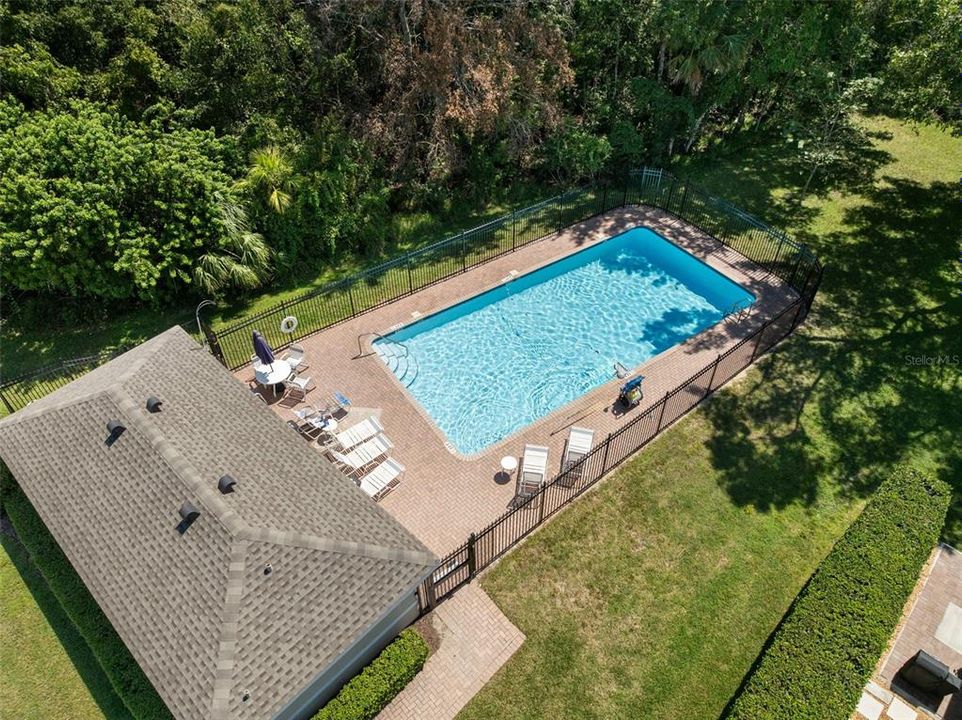 Active With Contract: $299,900 (2 beds, 2 baths, 1404 Square Feet)