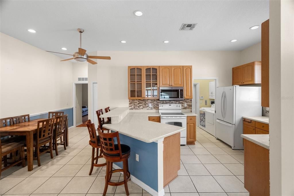 Active With Contract: $299,900 (2 beds, 2 baths, 1404 Square Feet)