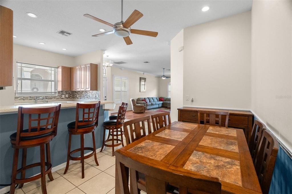 Active With Contract: $299,900 (2 beds, 2 baths, 1404 Square Feet)