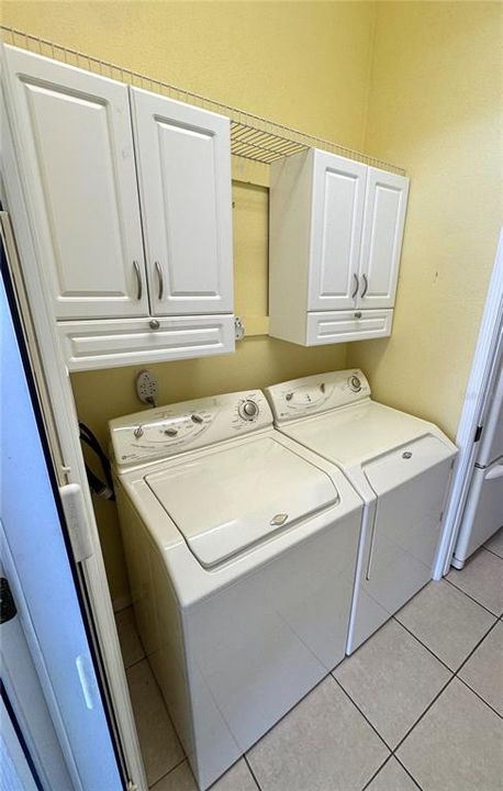 Active With Contract: $299,900 (2 beds, 2 baths, 1404 Square Feet)