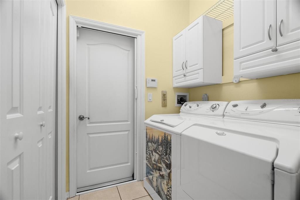 Active With Contract: $299,900 (2 beds, 2 baths, 1404 Square Feet)