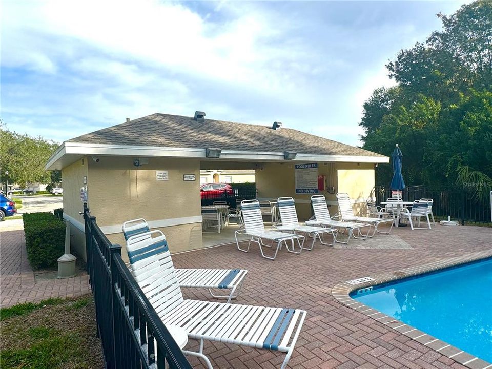 Active With Contract: $299,900 (2 beds, 2 baths, 1404 Square Feet)