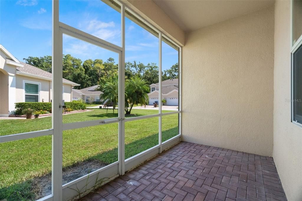 Active With Contract: $299,900 (2 beds, 2 baths, 1404 Square Feet)