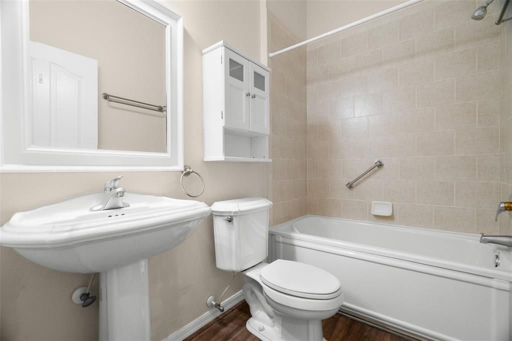 Active With Contract: $299,900 (2 beds, 2 baths, 1404 Square Feet)