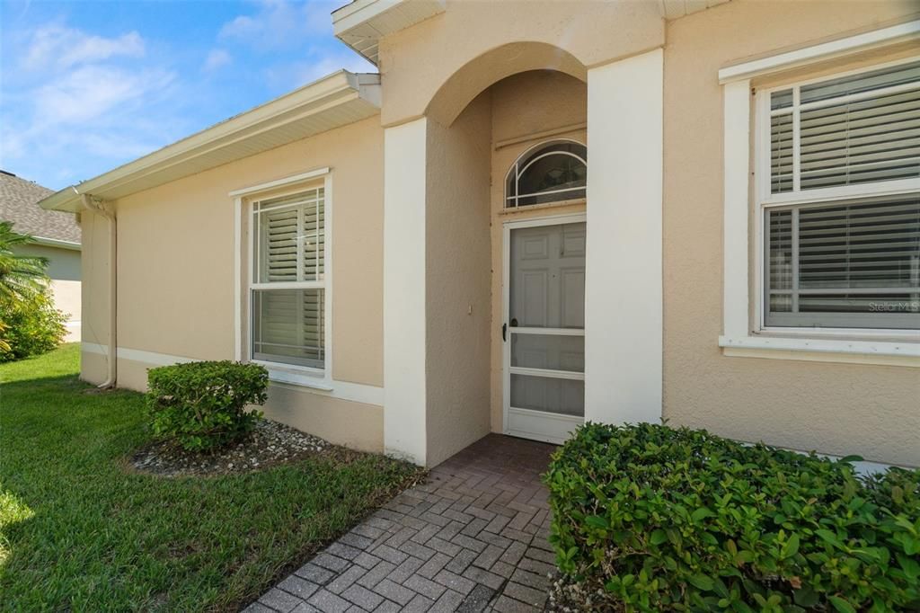Active With Contract: $299,900 (2 beds, 2 baths, 1404 Square Feet)