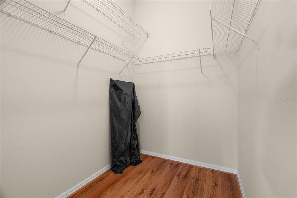 Active With Contract: $299,900 (2 beds, 2 baths, 1404 Square Feet)