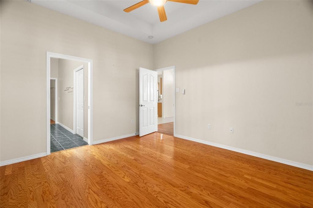 Active With Contract: $299,900 (2 beds, 2 baths, 1404 Square Feet)