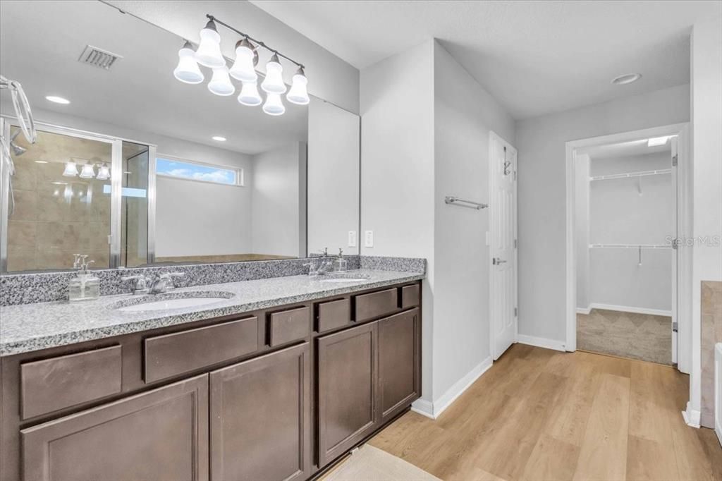 For Sale: $428,000 (3 beds, 2 baths, 2518 Square Feet)