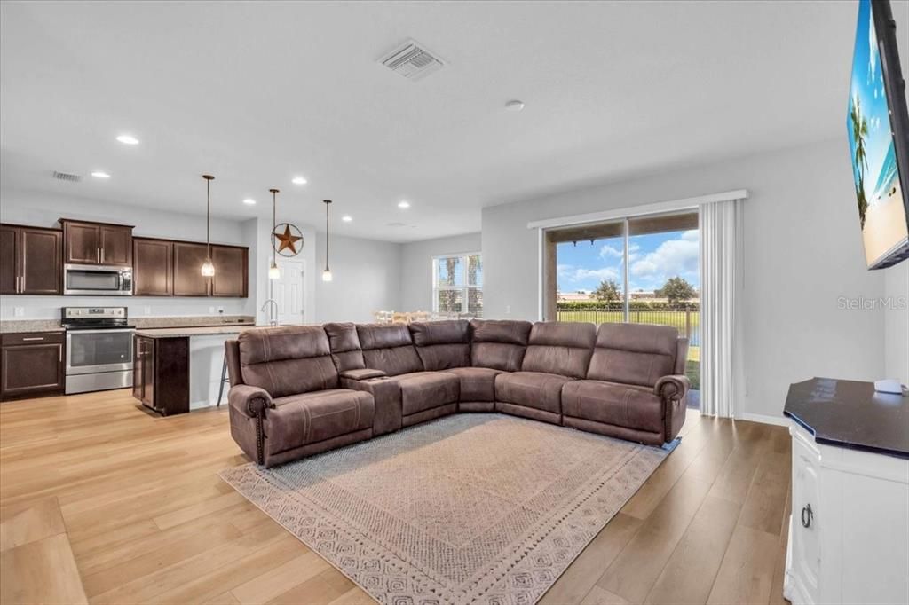 For Sale: $428,000 (3 beds, 2 baths, 2518 Square Feet)