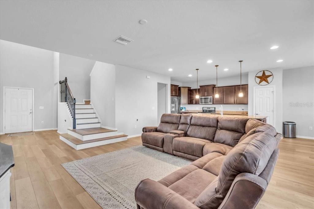 For Sale: $428,000 (3 beds, 2 baths, 2518 Square Feet)