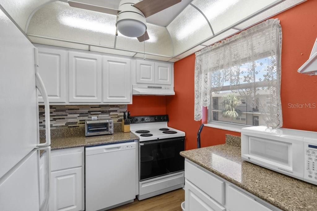 待售: $89,900 (1 贝兹, 1 浴室, 630 平方英尺)