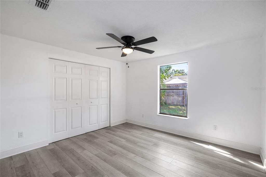 合同活跃: $379,000 (4 贝兹, 2 浴室, 1868 平方英尺)