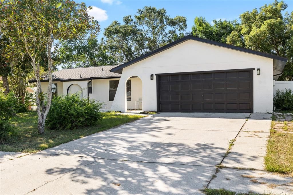 合同活跃: $379,000 (4 贝兹, 2 浴室, 1868 平方英尺)