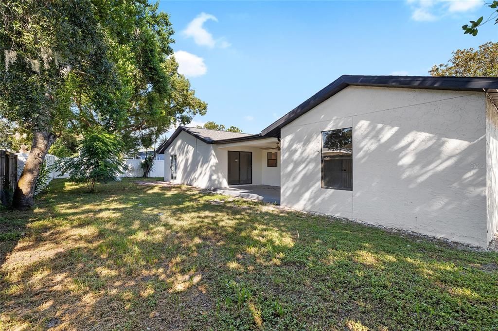 合同活跃: $379,000 (4 贝兹, 2 浴室, 1868 平方英尺)