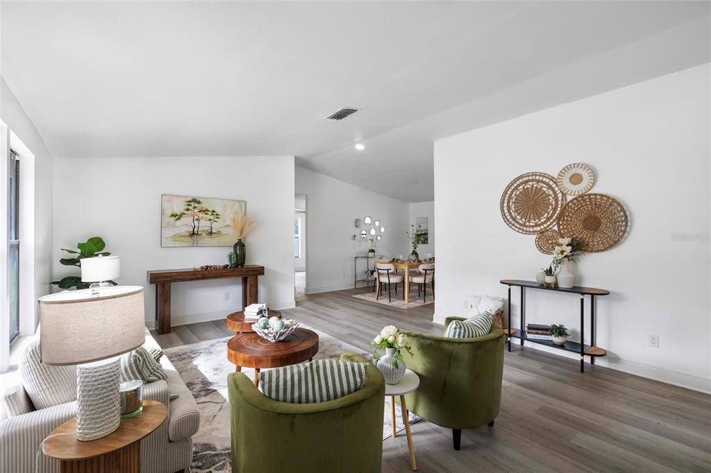 合同活跃: $379,000 (4 贝兹, 2 浴室, 1868 平方英尺)