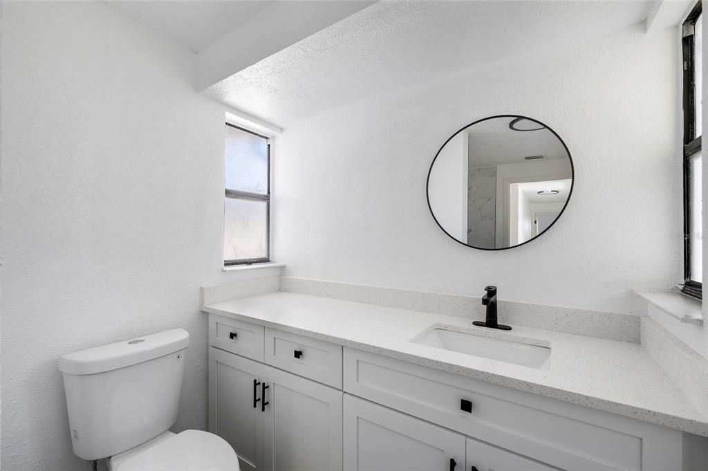 合同活跃: $379,000 (4 贝兹, 2 浴室, 1868 平方英尺)