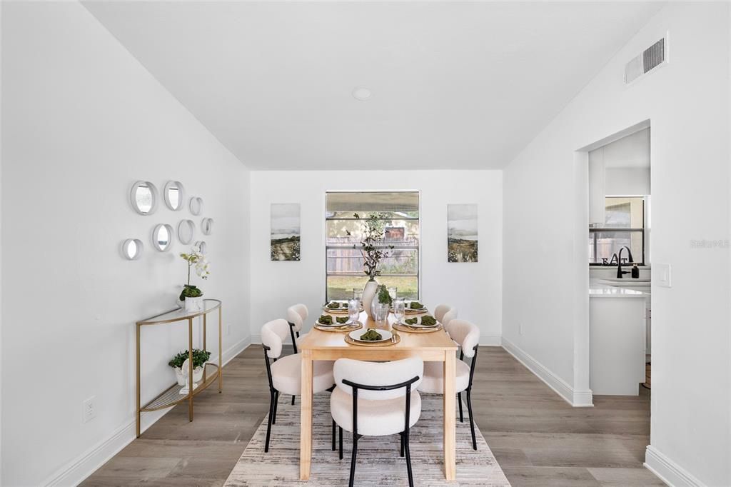 合同活跃: $379,000 (4 贝兹, 2 浴室, 1868 平方英尺)