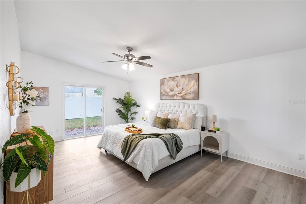 合同活跃: $379,000 (4 贝兹, 2 浴室, 1868 平方英尺)