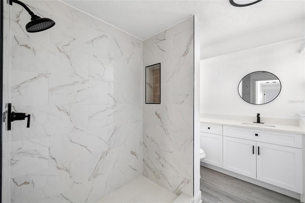 合同活跃: $379,000 (4 贝兹, 2 浴室, 1868 平方英尺)