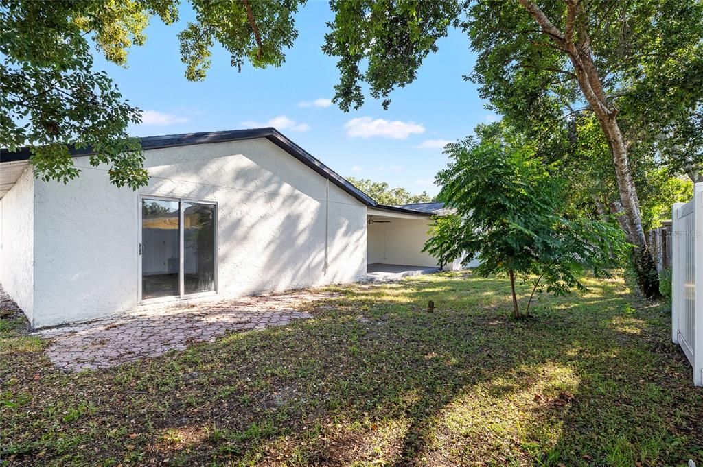 合同活跃: $379,000 (4 贝兹, 2 浴室, 1868 平方英尺)