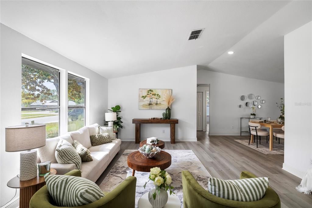 合同活跃: $379,000 (4 贝兹, 2 浴室, 1868 平方英尺)