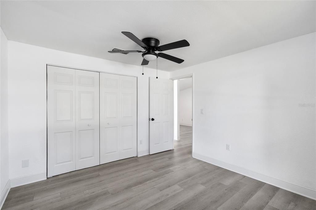 合同活跃: $379,000 (4 贝兹, 2 浴室, 1868 平方英尺)