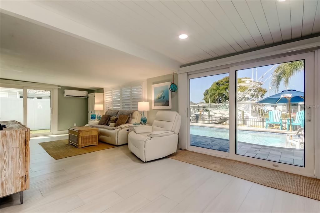 Под контрактом: $529,000 (2 спален, 2 ванн, 1597 Квадратных фут)