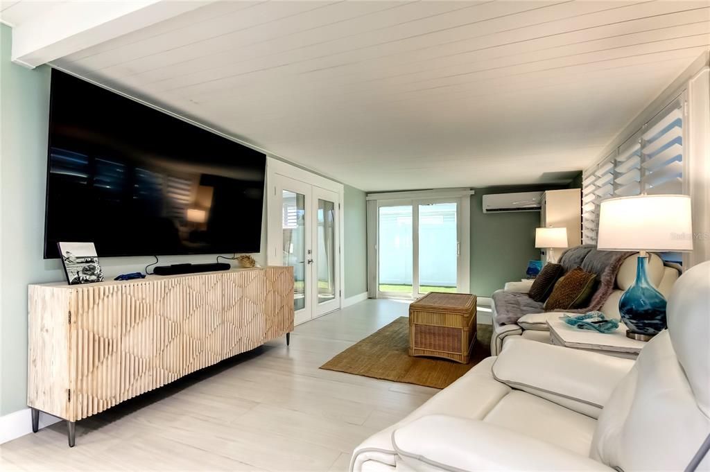 Под контрактом: $529,000 (2 спален, 2 ванн, 1597 Квадратных фут)