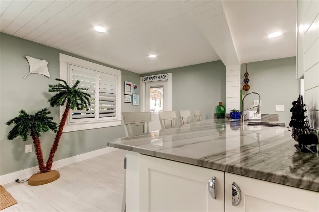 Под контрактом: $529,000 (2 спален, 2 ванн, 1597 Квадратных фут)