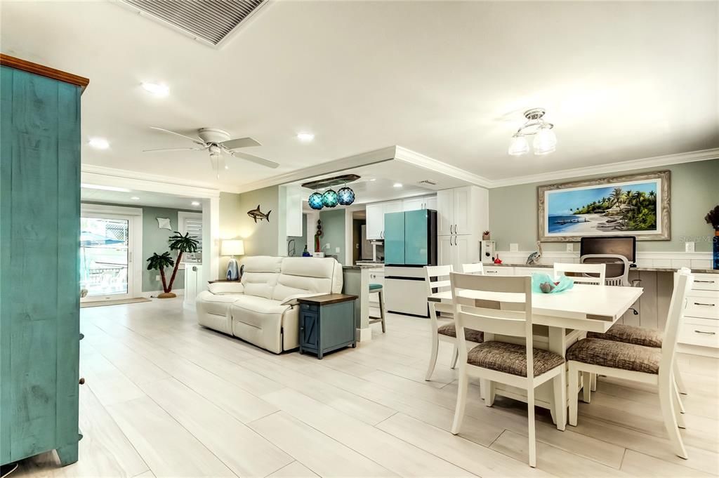 Под контрактом: $529,000 (2 спален, 2 ванн, 1597 Квадратных фут)