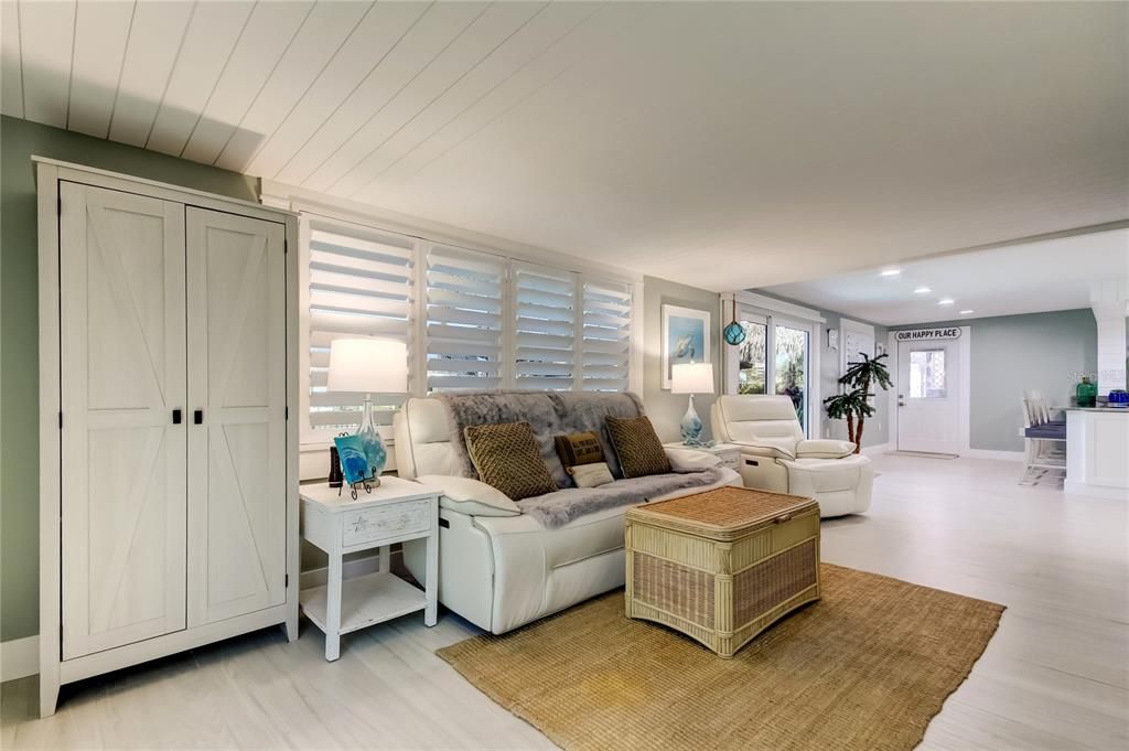 Под контрактом: $529,000 (2 спален, 2 ванн, 1597 Квадратных фут)