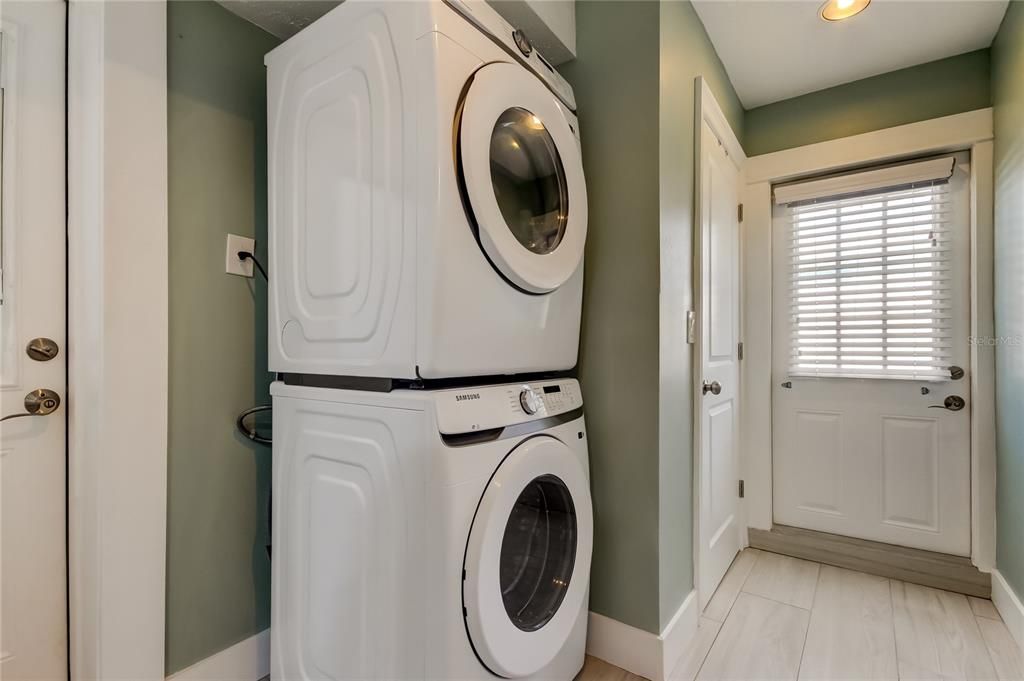 Под контрактом: $529,000 (2 спален, 2 ванн, 1597 Квадратных фут)