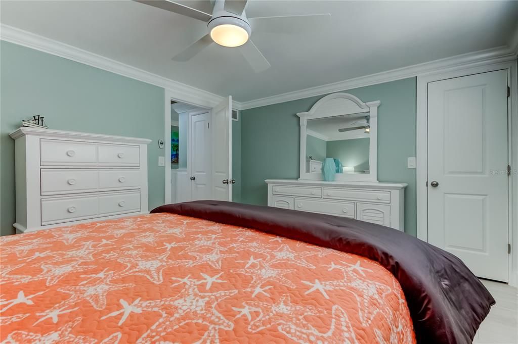 Под контрактом: $529,000 (2 спален, 2 ванн, 1597 Квадратных фут)