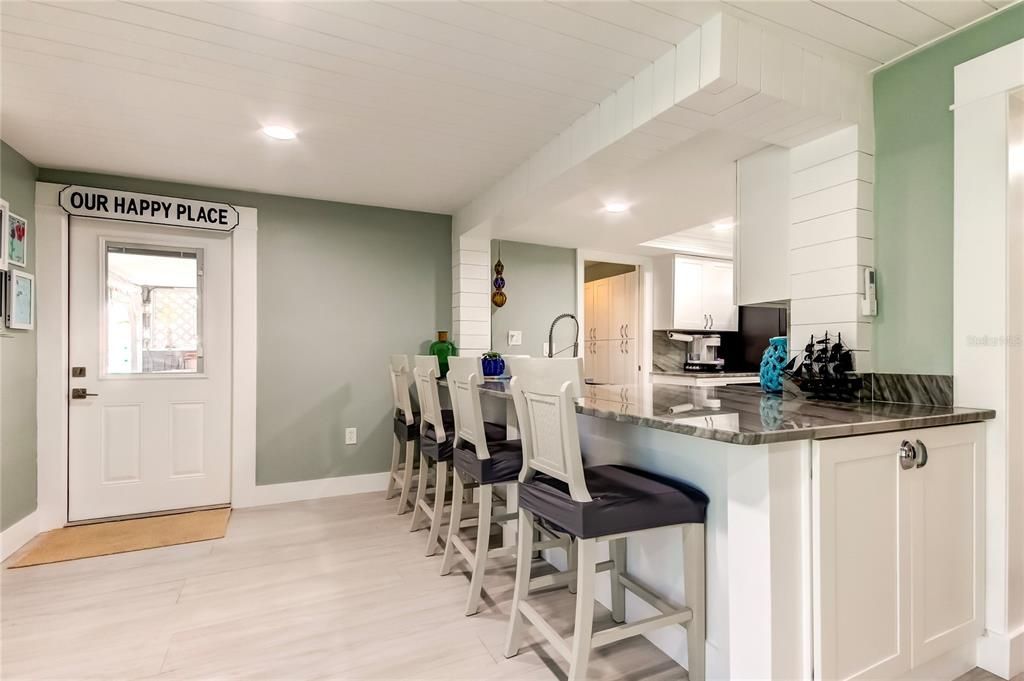 Под контрактом: $529,000 (2 спален, 2 ванн, 1597 Квадратных фут)